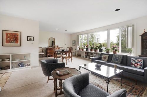 27 Green Hill Rd, North Haven CT  06473-2139 exterior