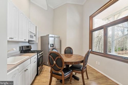 209 River Bend Rd, Great Falls VA  22066-4141 exterior