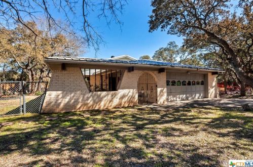 7 Beachcomber Dr, Morgans Point, TX 76513-6405