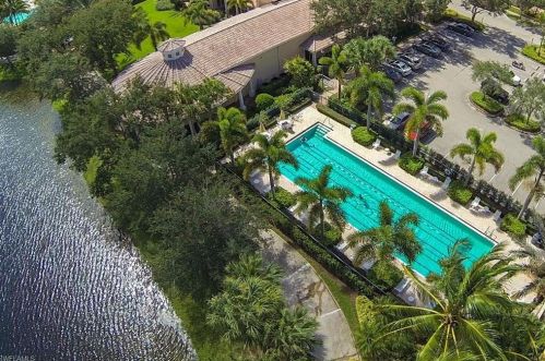 6048 Towncenter Cir, Naples FL  34119-9556 exterior