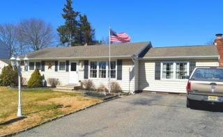 115 Hilltop Dr, Bricktown, NJ 08724-1313