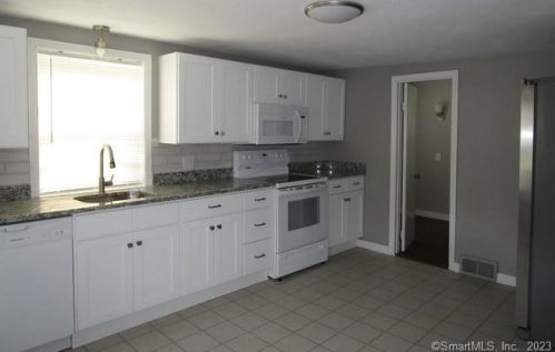1404 West St, Waterbury, CT 06762