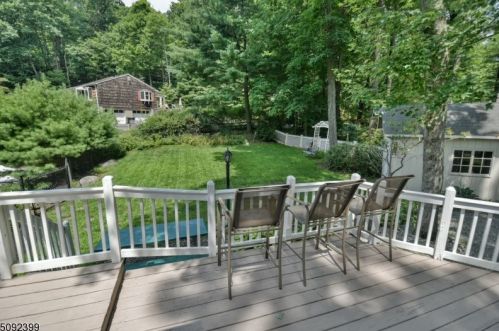 36 Old Milford Ln, West Milford Lakes NJ  07480-1123 exterior