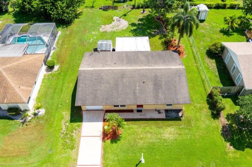 423 Lamon Ln, Fort Pierce, FL 34983-2215