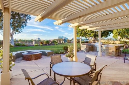 7060 Dennison St, San Diego CA 92122-2431 exterior