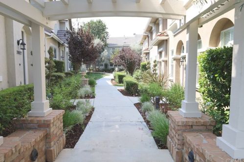 24014 Park Ln, Santa Clarita, CA 91354-1886