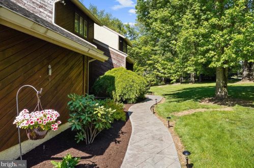 813 Marlboro Spring Rd, Kennett Sq PA  19348-1313 exterior