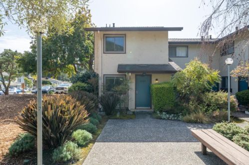 1137 Oddstad Blvd, Pacifica, CA 94044-3850