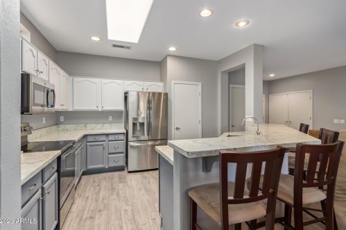 20471 Oasis Verde Way, Sun City, AZ 85374-5073