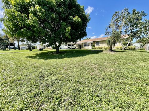 6169 Poinciana Ln, Hobe Sound, FL 33455-7536