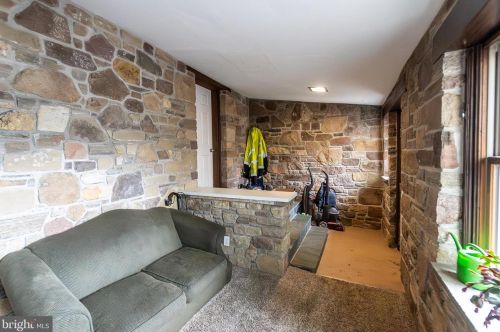 350 Maple Ave, Hanover PA  17331-5124 exterior