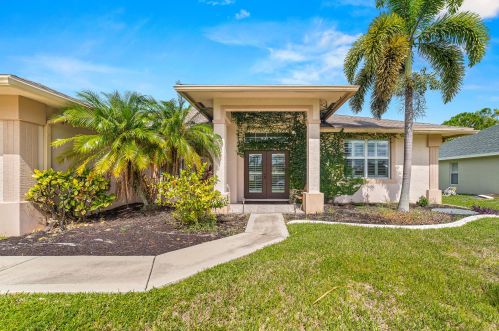 1967 Fears Ave, Fort Pierce, FL 34953-4529