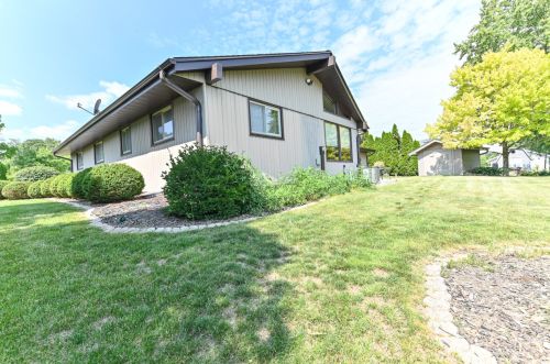 2490 Graylog Ln, Waukesha WI  53151-2924 exterior