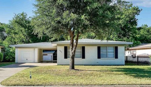 2804 Cordone St, Fort Worth TX  76133-1804 exterior