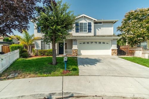 2311 Paradise Ct, Hollister, CA 95023-8035