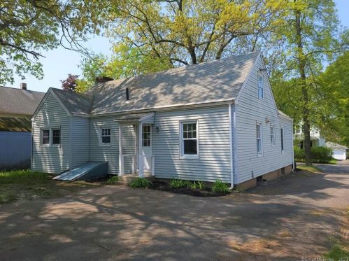 49 Norman St, Manchester CT  06040-6113 exterior