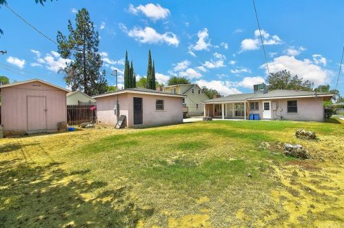 6928 Yellowstone Dr, Riverside CA  92506-3927 exterior