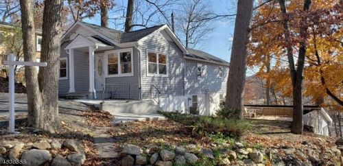 5 Lookout Trl, Hopatcong NJ  07843-1711 exterior