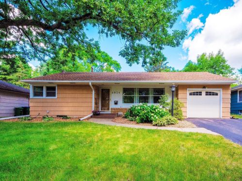 6824 Eliot View Rd, Minneapolis, MN 55426-2834