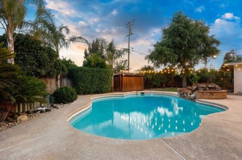 504 Greenwich Ln, Modesto CA  95350-1506 exterior