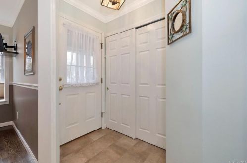 89 Mystic Dr, Crotonville NY  10562-1965 exterior