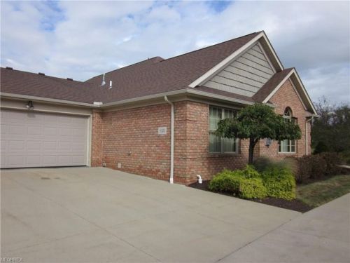 1121 Lauren Crest St, Hartville, OH 44632-8548