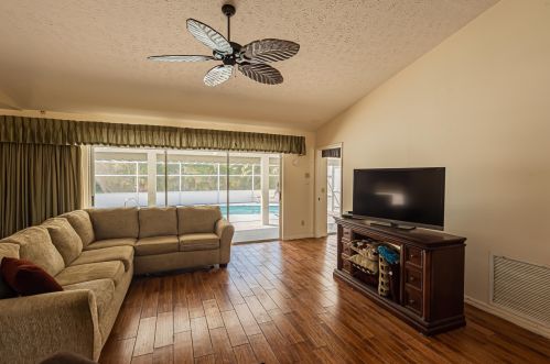 252 Ewing Ave, Fort Pierce, FL 34983-2586