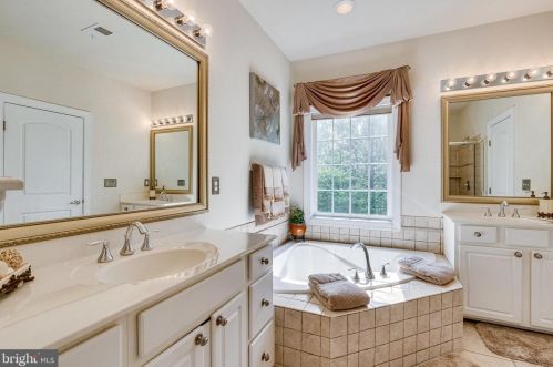 6857 Hartzell Hill Ln, Haymarket VA  20169-4944 exterior