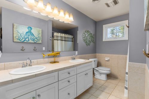 49 Sandy Ln, Dover NH  03820-5900 exterior