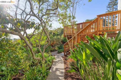 2459 Burlington St, Oakland CA 94602-2515 exterior