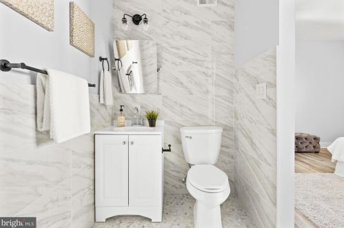 1111 Holbrook Ter, Washington DC 20002-2704 exterior