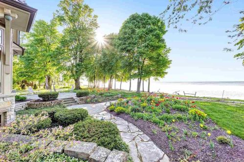 4381 Nicolet Dr, Green Bay, WI 54311-9760
