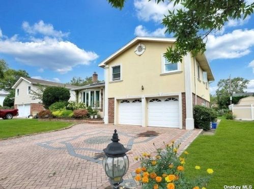23 Bonnie Dr, Westbury, NY 11590-2803