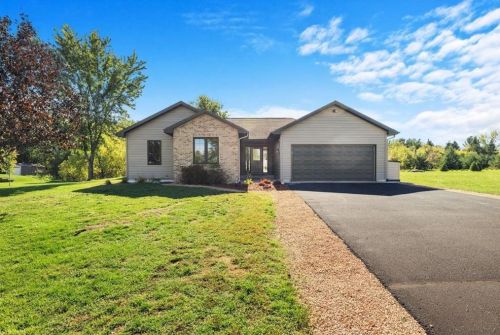 112 Kreekview Dr, East Farmington, WI 54020-5846