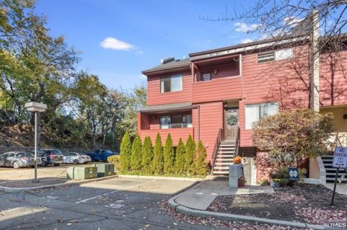 105 River Rd, Nutley, NJ 07110-3516