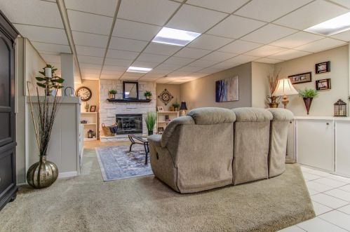 8250 Jackson Ave, Hammond IN  46321-1633 exterior