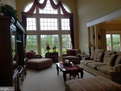 4260 Wyndemere Cir, Schnecksville PA  18078-3527 exterior