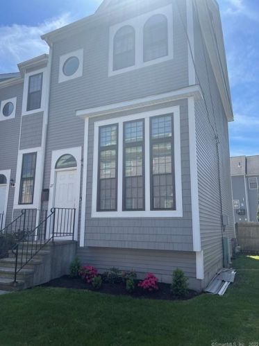 27 Hanover St, Bridgeport, CT 06604-3705