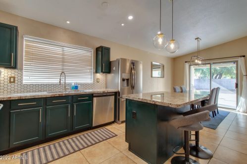 6612 16th Dr, Phoenix, AZ 85015-1425