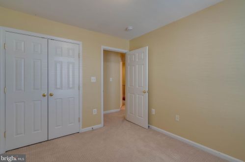 533 Legrace Ter, Leesburg VA  20176-1835 exterior