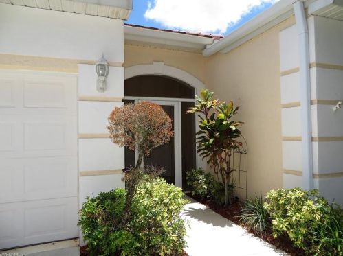 7504 Berkshire Pines Dr, Naples, FL 34104-9441