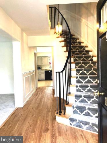 8447 Lakinhurst Ln, Springfield VA  22152-1716 exterior