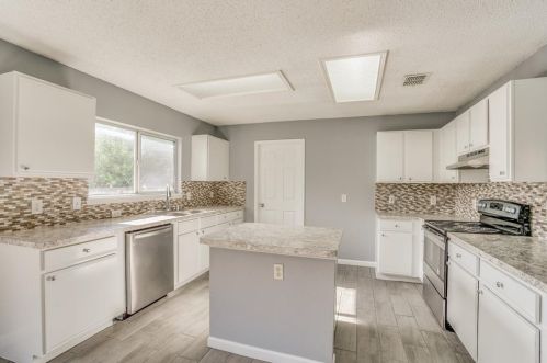 1220 Carberry St, Cedar Hill TX 75104 exterior