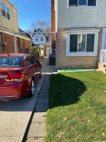 100-32 203rd St, Jamaica NY  11423-3423 exterior