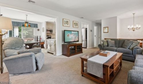 7 Teak Ct, Skyline Lakes, NJ 07456-2610