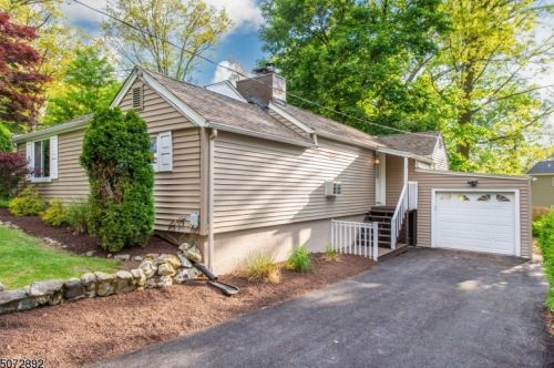 17 Oak Tree Ln, Sparta, NJ 07871-2314
