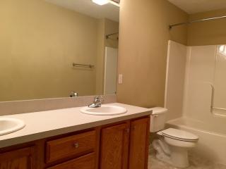 22072 Marberry Cmns, Cleveland OH  44146-6800 exterior