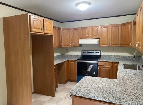 12 Chelsea Ln, Rock Hill, NY 12775-6501