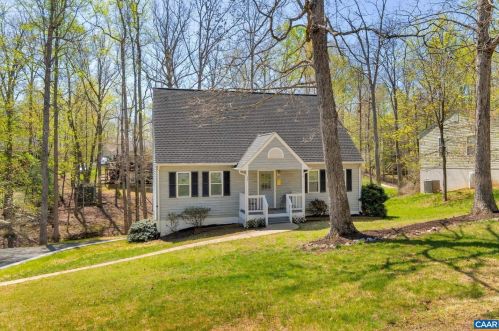 17 Brougham Rd, Bybee, VA 22963-2709
