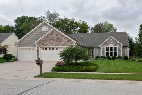 1290 Yosemite Rd, Oconomowoc, WI 53066-2295